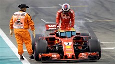 Hoký konec Velké ceny Abú Zabí pro Kimiho Räikkönena. Musel odstoupit po...
