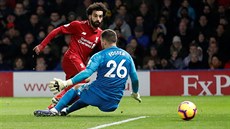 Mohamed Salah z Liverpoolu pekonává gólmana Watfordu Bena Fostera