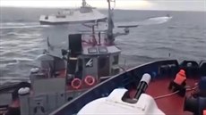 Zmáčkni ho, k***a! Ruská posádka narazila do ukrajinské lodi