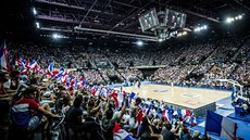 Fanouci francouzských basketbalist v arén v Montpellier.