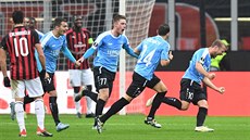 SENZACE. Fotbalisté lucemburského Dudelange slaví vyrovnávací branku na...