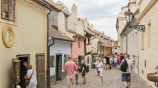 �ada domk� ve Zlaté uli�ce na Pra�ském hrad�. Dne�ní zrestaurovanou podobu má...