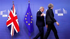 Pedseda Evropské komise Jean-Claude Juncker a britská premiérka Theresa Mayová...