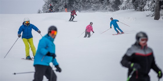 Na Černé hoře v Krkonoších zahájili lyžařskou sezonu (30. 11. 2018).