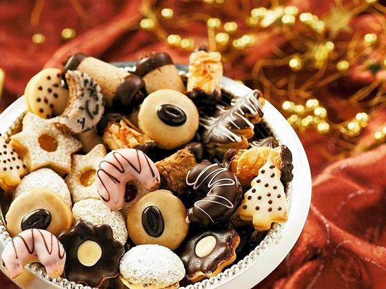 Váno�ní cukroví - O�echové trubi�ky, polévané klá�terní vanilkové rohlí�ky,...