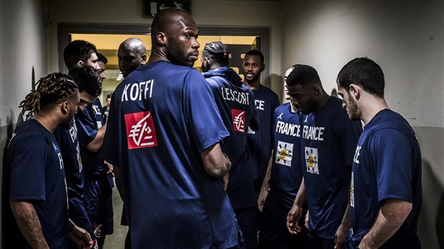 Alain Koffi vede jako kapitn francouzsk basketbalisty do zpasu s eskem.