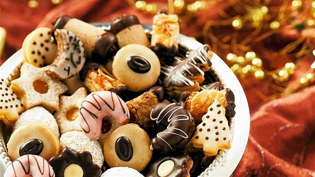 V�no�n� cukrov� - O�echov� trubi�ky, pol�van� kl�tern� vanilkov� rohl��ky,...