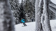 Na erné hoe v Krkonoích zahájili lyaskou sezonu (30. 11. 2018).