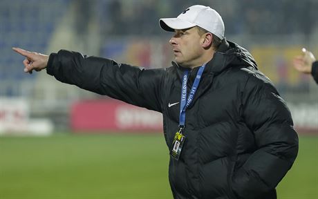 Slovácký trenér Martin Svdík diriguje své svence v utkání proti Spart.