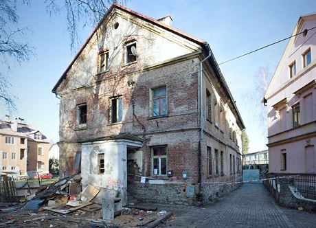 Jeden z dom v liberecké Vojanov ulici, který by radnice ráda odkoupila. 