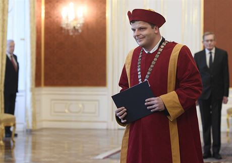 Prezident Milo Zeman jmenoval na Praském hrad Vladimíra Sedlaíka rektorem...