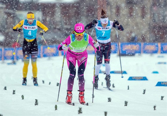 Kateina Smutn (v poped) obsadila v italskm Livignu v prologu serilu Ski...