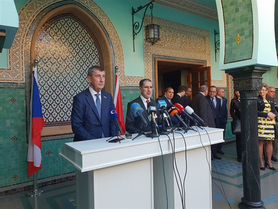 Premiér Maroka Saadaddín Usmání (vpravo) s eským premiérem Andrejem Babiem