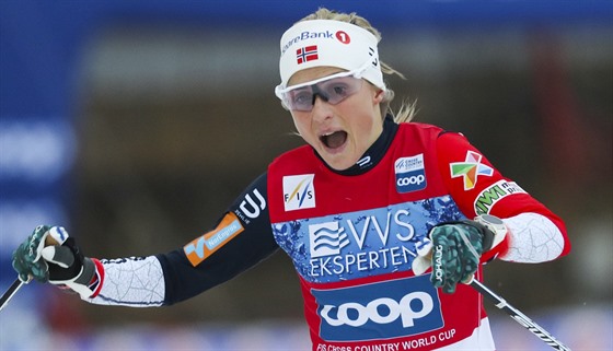 Norsk bkyn na lych Therese Johaugov na trati voln destky v...