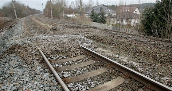 Na bývalé pražské trati mezi Plzní a Chrástem vznikne cyklostezka. Nápad, aby po kolejích jezdila drezína, se rozplynul. 