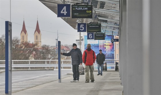 Nový autobusový terminál u hlavního vlakového nádraí v Plzni. 