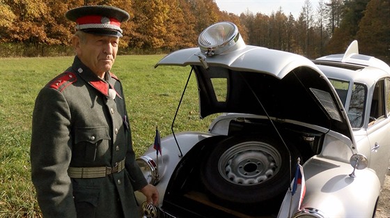 Majitel Tatry 87 Bohumil Barchánek v předválečné uniformě četnictva