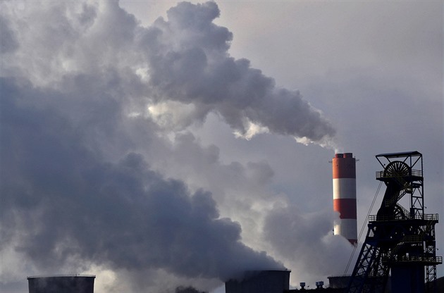 Skončí emisní povolenky zdarma, začne platit uhlíkové clo, schválili europoslanci