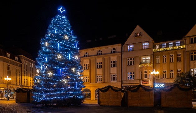 Vánoní strom na Masarykov námstí v Hradci Králové.