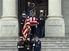 Krátkou pietní ceremonií ped budovou Kapitolu ve Washingtonu zaalo poslední...