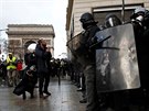 Ve Francii vypukly v sobotu dalí násilné protesty, které jsou dalím...