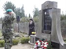Odhalení náhrobní desky generála Jaroslava Malce na ústředním hřbitově v...