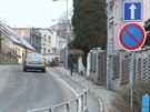Po obou stranách ulice Dlouhá stezka se od rekonstrukce Brněnského mostu nedá...