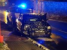 Opilý idi s dvma dtmi v aut naboural u Jílovit u Prahy a od nehody ujel....