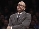David Fizdale se na lavice New York Knicks tváí nespokojen.