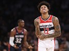 Kelly Oubre Jr. z Washingtonu byl faulovaný Noahem Vonlehem z New Yorku.