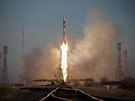 Raketa Sojuz FG vynáí k ISS kosmickou lo Sojuz MS-11.