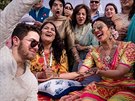 Priyanka Chopra a Nick Jonas s páteli a rodinou den ped svatbou (Dódhpur,...