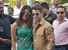 Priyanka Chopra a Nick Jonas na letiti v Dódhpuru (3. prosince 2018)
