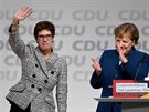 Angela Merkelová s nov zvolenou pedsedkyni Kesanskodemokratické unie (CDU)...