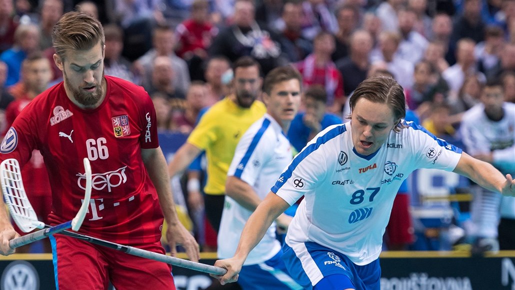 �eský úto�ník Patrik Dó�a v semifinále MS proti Finsku
