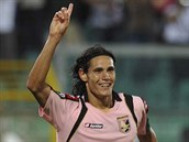 Edinson Cavani z Palerma (vlevo) slav gl, kter vstelil AS m.