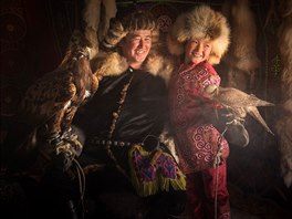 Historicky pinesli lov s orly do Mongolska Kazachové.
