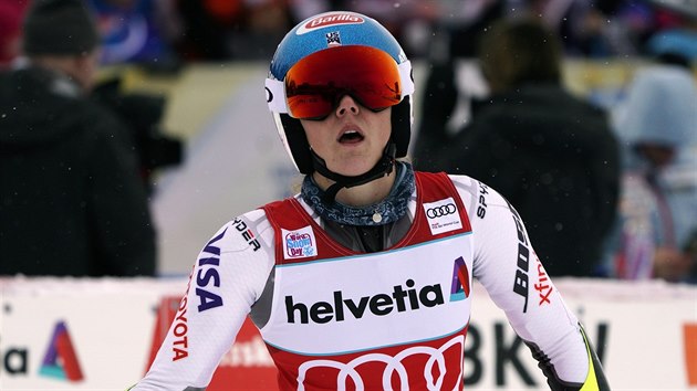 Amerianka Mikaela Shiffrinov po dojezdu paralelnho slalomu ve Svatm Moici.