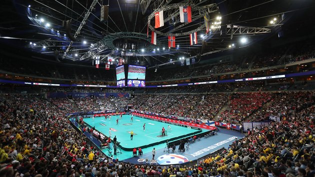 Zaplněná O2 Arena během florbalového utkání o třetí místo na mistrovství světa mezi Českem a Švýcarskem.
