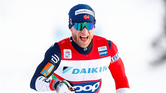 Martin Johnsrud Sundby z Norska bhem tafetovho zvodu v Beitostlenu.