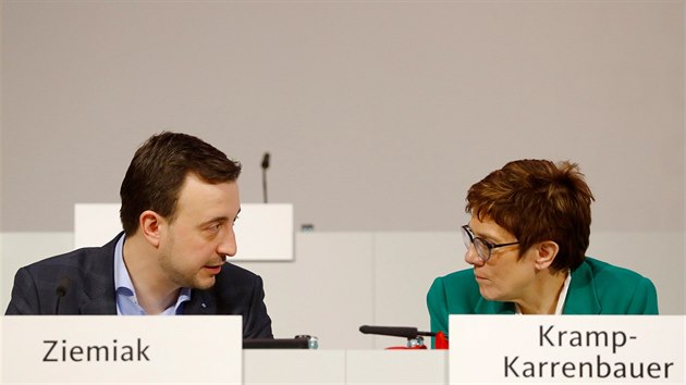 Novm generlnm tajemnkem nmeckch kesanskch demokrat se v sobotu stal Paul Ziemiak. Ve funkci nahrad Annegret Krampovou-Karrenbauerovou, kterou v ptek sjezd v Hamburku zvolil do ela strany.