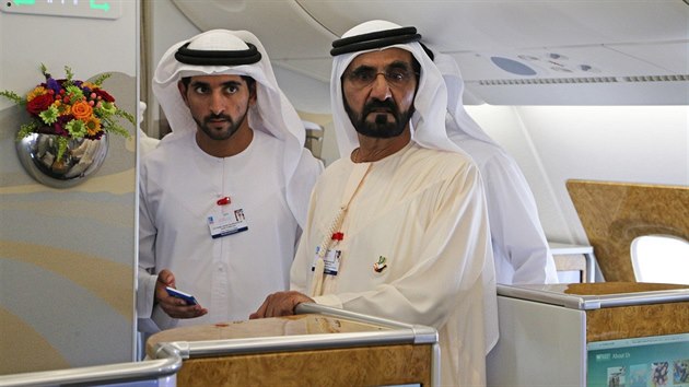 Dubajský vládce Muhammad Maktúm (vpravo) a jeho syn, korunní princ Hamdan (8. listopadu 2015)