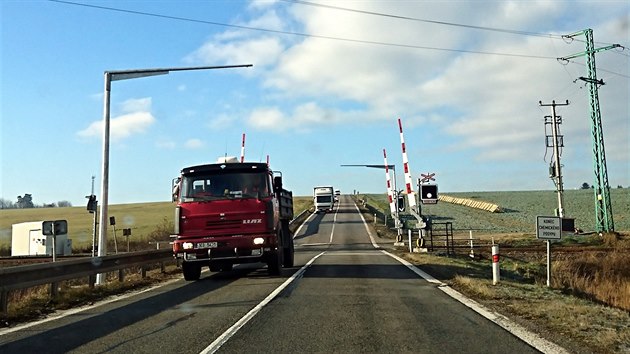 eleznin pejezdy na hlavnm tahu ze Svitav na Hlinsko maj nejen nov zvory, ale pibyly i konstrukce pro kamerov systm.