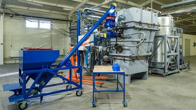 Společnost Millenium Technologies představila 28. listopadu 2018 pokusný reaktor v hale vědeckotechnického parku v Dubé na Českolipsku, kde začala testovat technologii plazmového zplyňování pro likvidaci odpadu. Reaktor je schopný zpracovat za hodinu 100 kilogramů odpadu. Pro zplyňování se používají testovací materiály, jako jsou pelety.