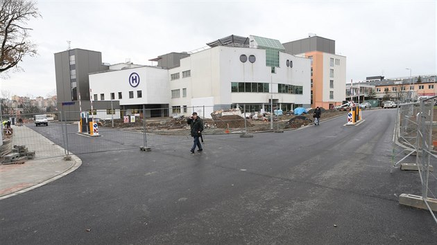 Nemocnice Teb prochz v poslednch letech zsadn modernizac. Vstupn budovu z roku 1920 - jaksi centrum tebskho zdravotnictv - byste dnes u v tchto mstech na Purkyov nmst hledali marn.