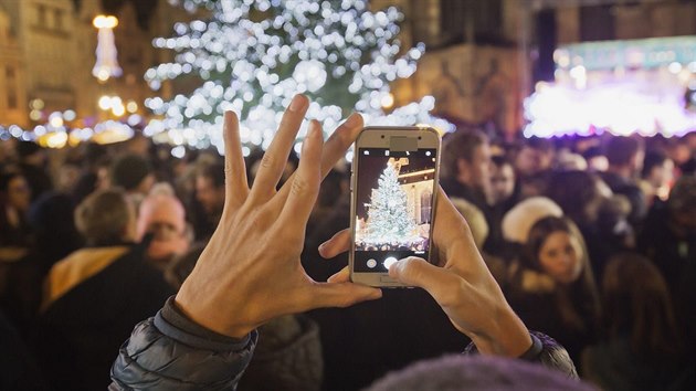 Rozsvcen vnonho stromu na nmst Republiky v Plzni (2. prosince 2018)