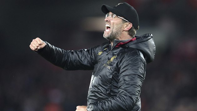 Liverpoolsk trenr Jrgen Klopp euforicky slav pozdn gl svho tmu v derby s Evertonem.