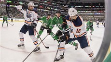 Edmonton vs. Dallas (zelená). Zleva Leon Draisaitl , Radek Faksa, Miro...