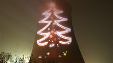 Videomapping vánoního stromku na Elektrárnu Mlník (1. prosince 2018).