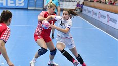 Házenkářka Veronika Mikulášková se dere do zakončení během přípravného turnaje...